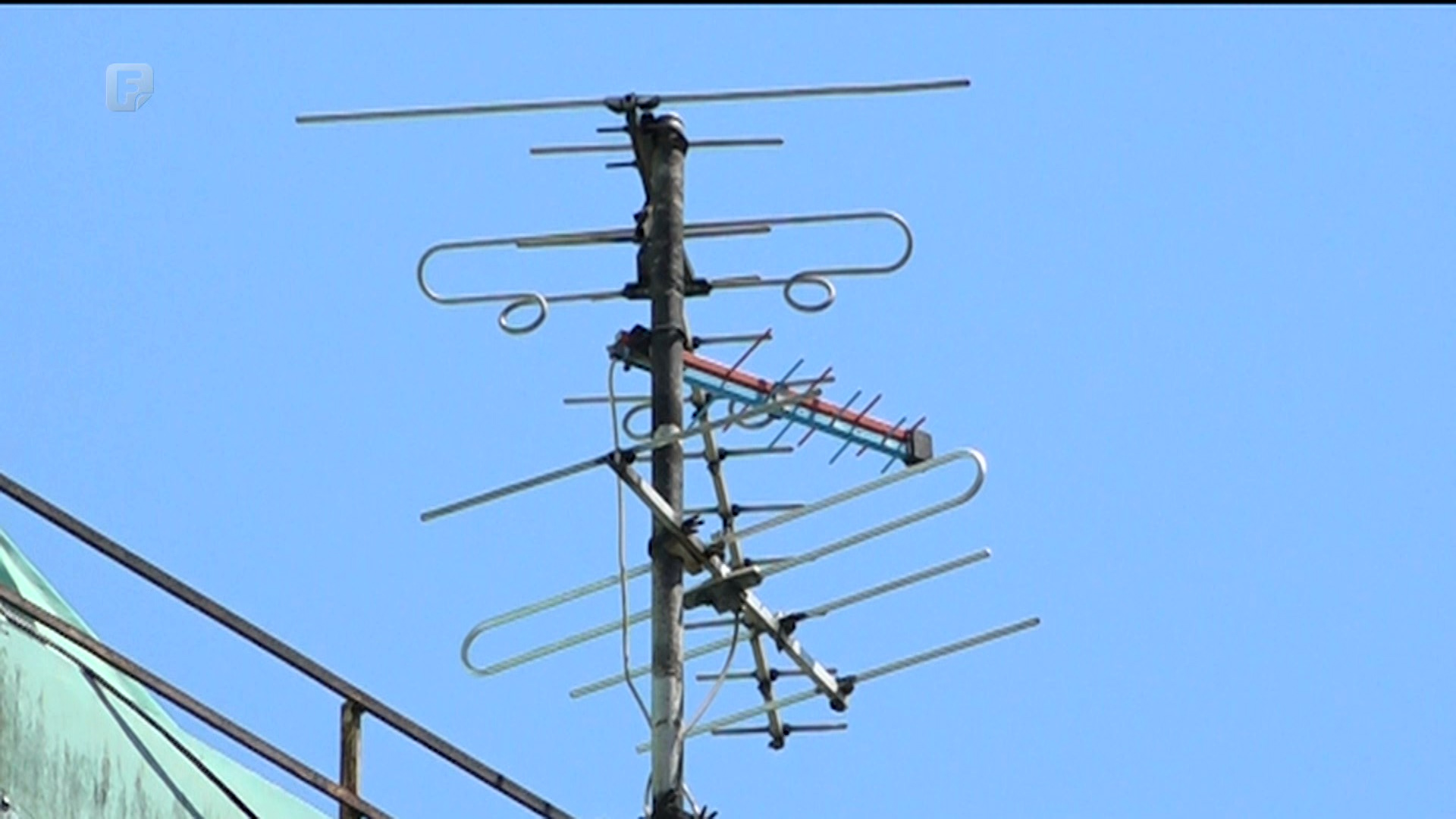 Favoriti za nacionalnu frekvenciju su televizije poznate po negiranju genocida